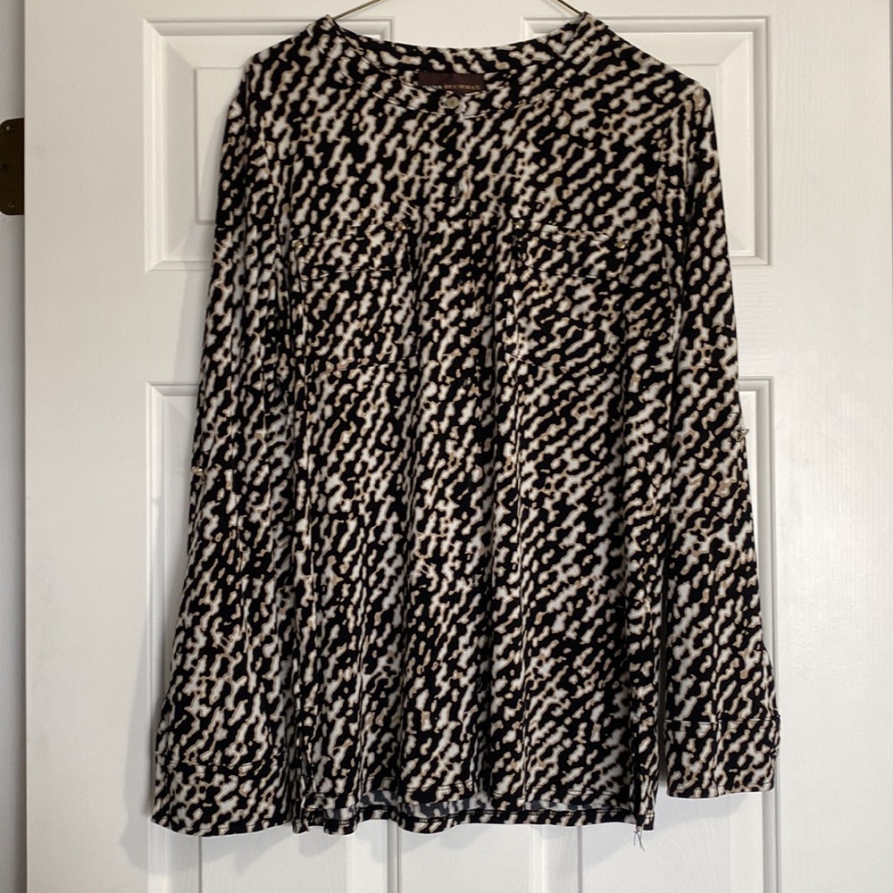 Dana Buchman size M Button Down Blouse